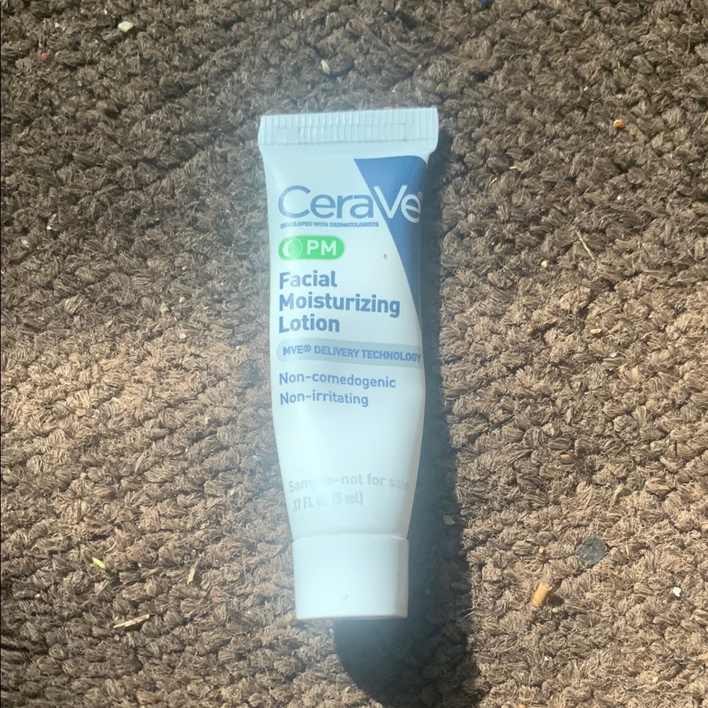 CeraVe White Facial Moisturizing Lotion